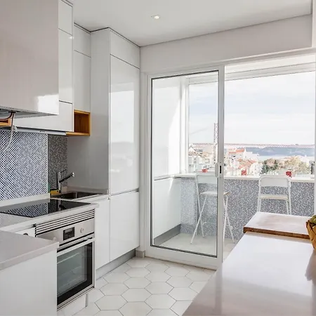 Tagus Bridge View 2bdr By Lovelystay Апартаменти