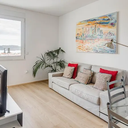 Апартаменти Tagus Bridge View 2bdr By Lovelystay Лісабон