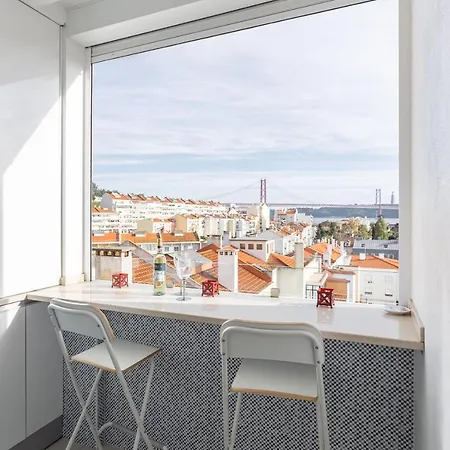 Апартаменти Tagus Bridge View 2bdr By Lovelystay Лісабон