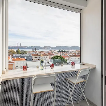 Tagus Bridge View 2bdr By Lovelystay Daire