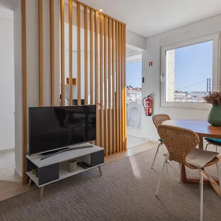 Tagus Bridge View 2bdr By Lovelystay Апартаменти *