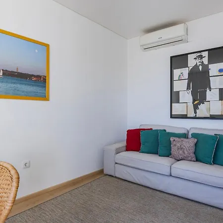 Tagus Bridge View 2bdr By Lovelystay شقة