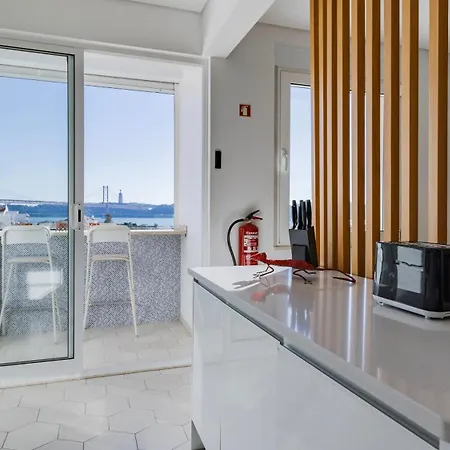 Tagus Bridge View 2bdr By Lovelystay