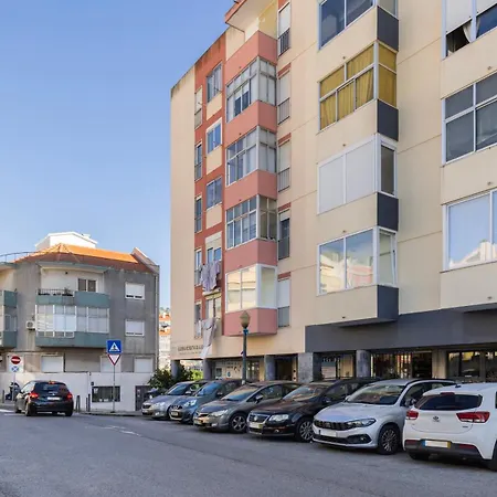 Апартаменти Tagus Bridge View 2bdr By Lovelystay Лісабон