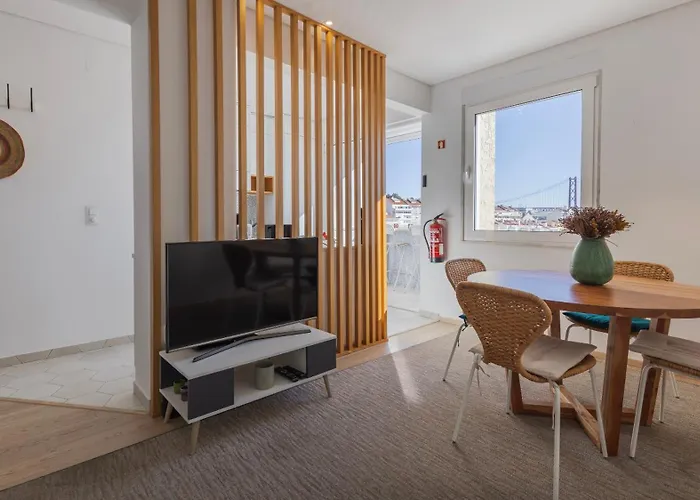 Tagus Bridge View 2bdr By Lovelystay شقة *