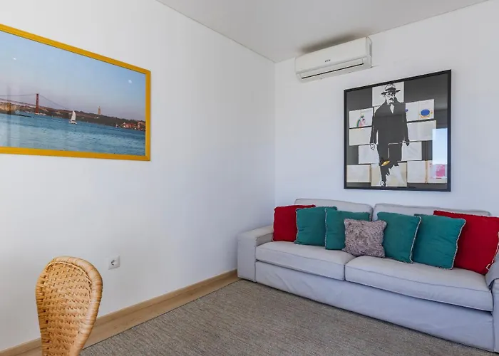 Tagus Bridge View 2bdr By Lovelystay شقة