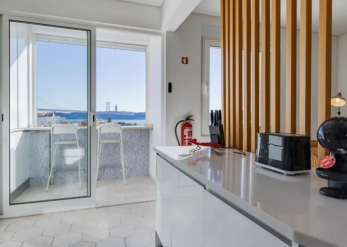 Tagus Bridge View 2bdr By Lovelystay