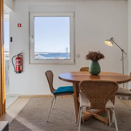 Tagus Bridge View 2bdr By Lovelystay Lägenhet Lisboa